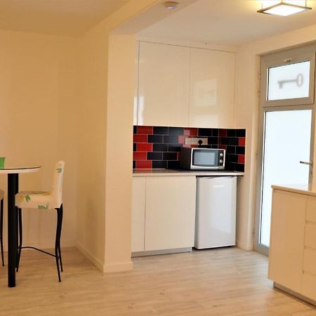 Red Cozy Stay Limassol Exterior foto