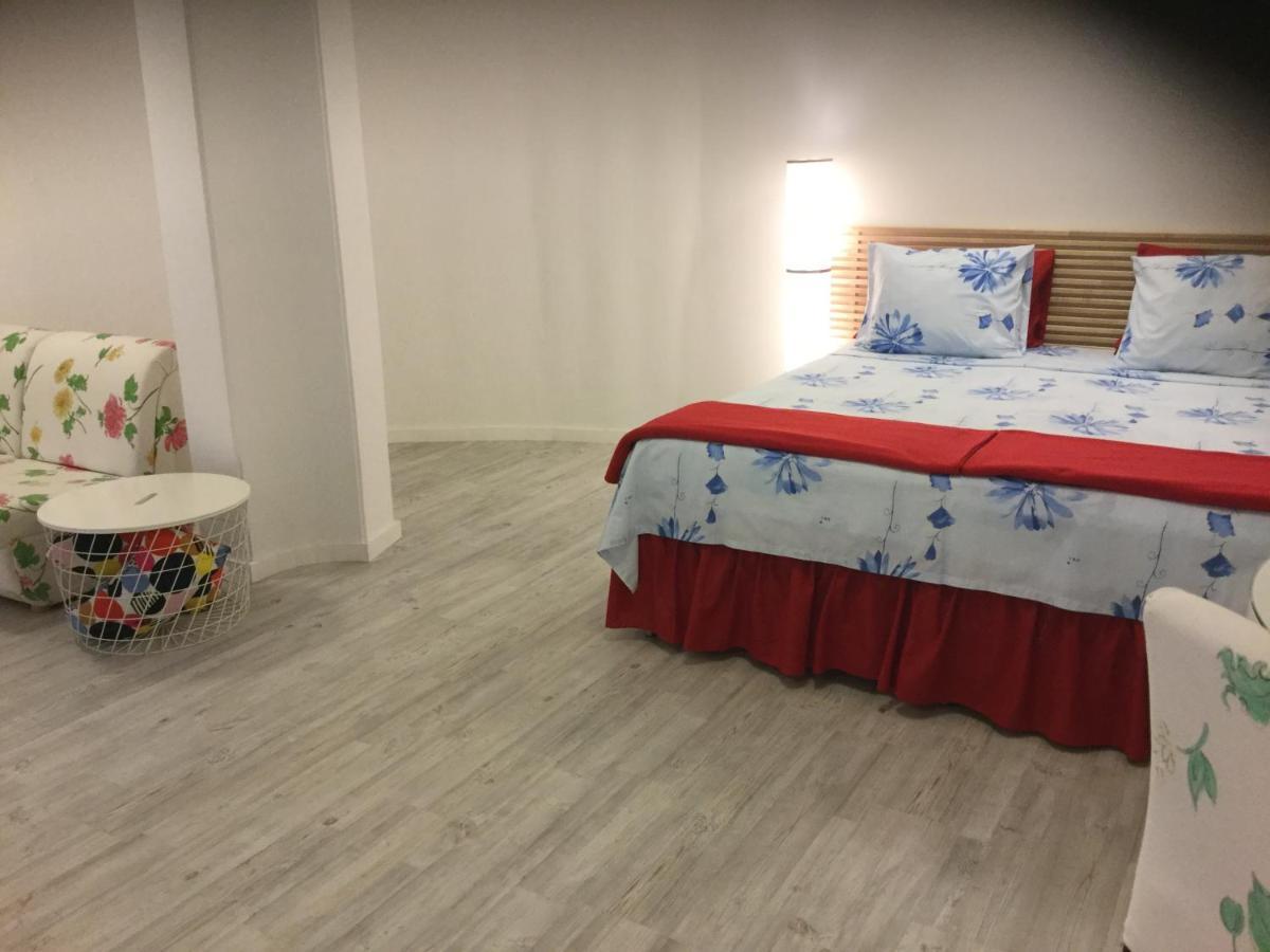 Red Cozy Stay Limassol Habitación foto