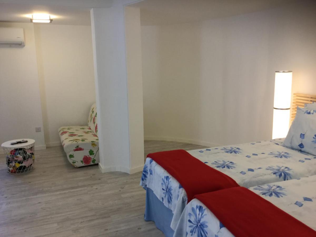 Red Cozy Stay Limassol Exterior foto
